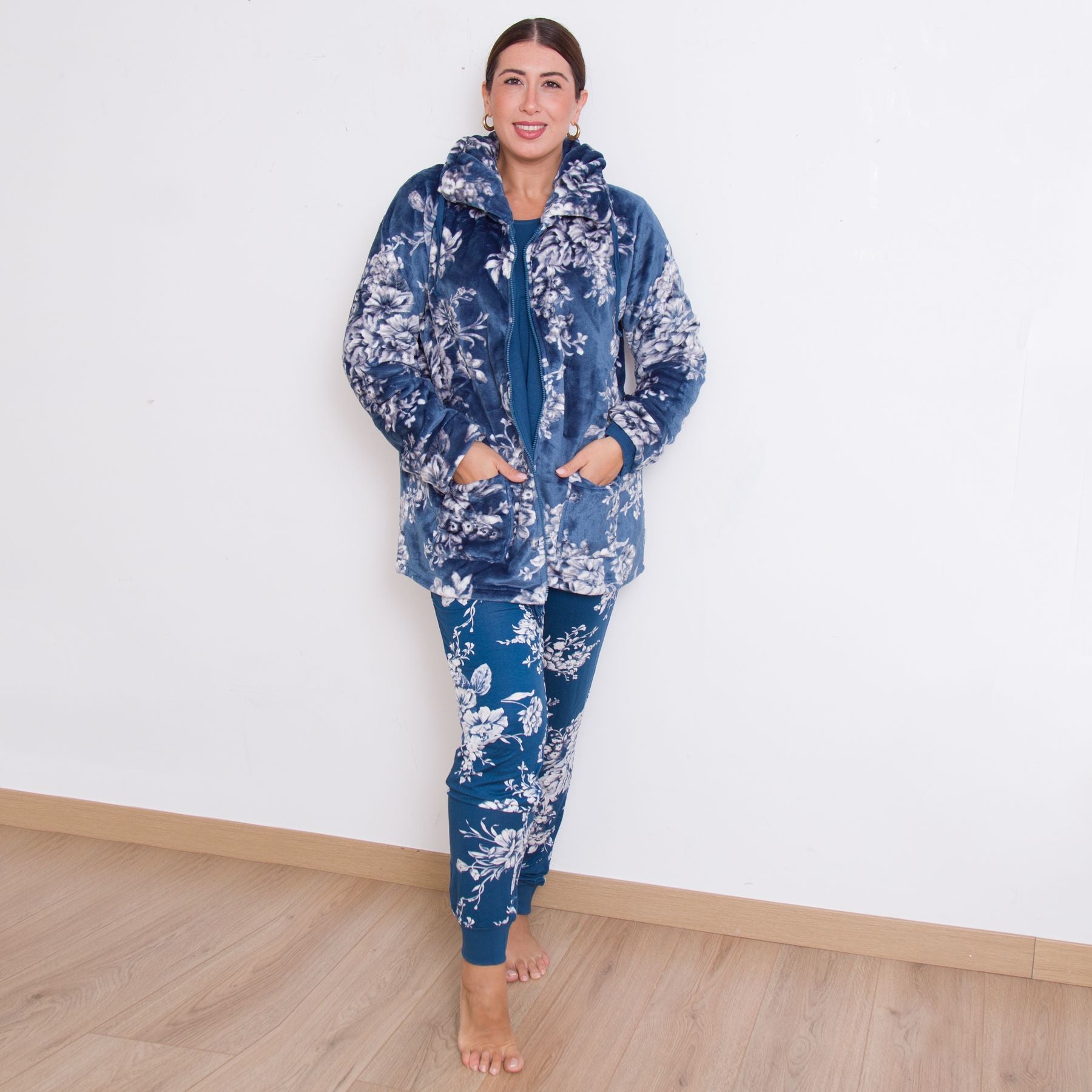 Coordinato pigiama e vestaglia in fibra naturale N16163