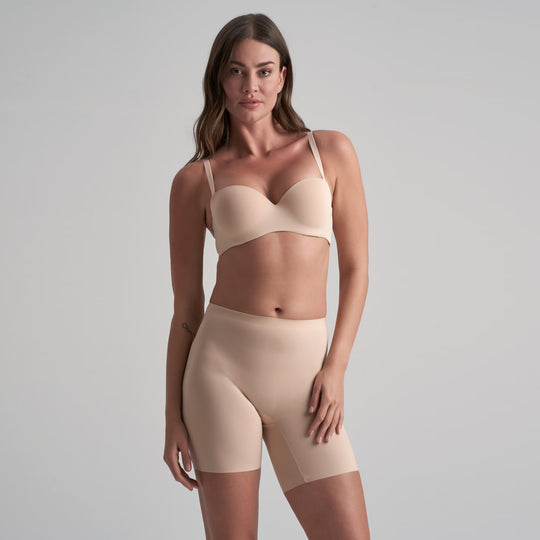 Smooth essentials Mid Waist Short