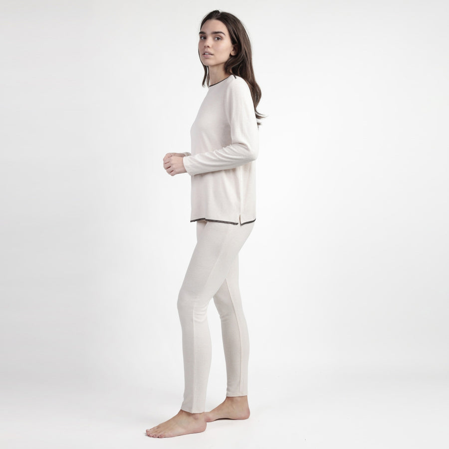 63628-0 - Pigiama elegante a maniche lunghe da donna con inserti in raso