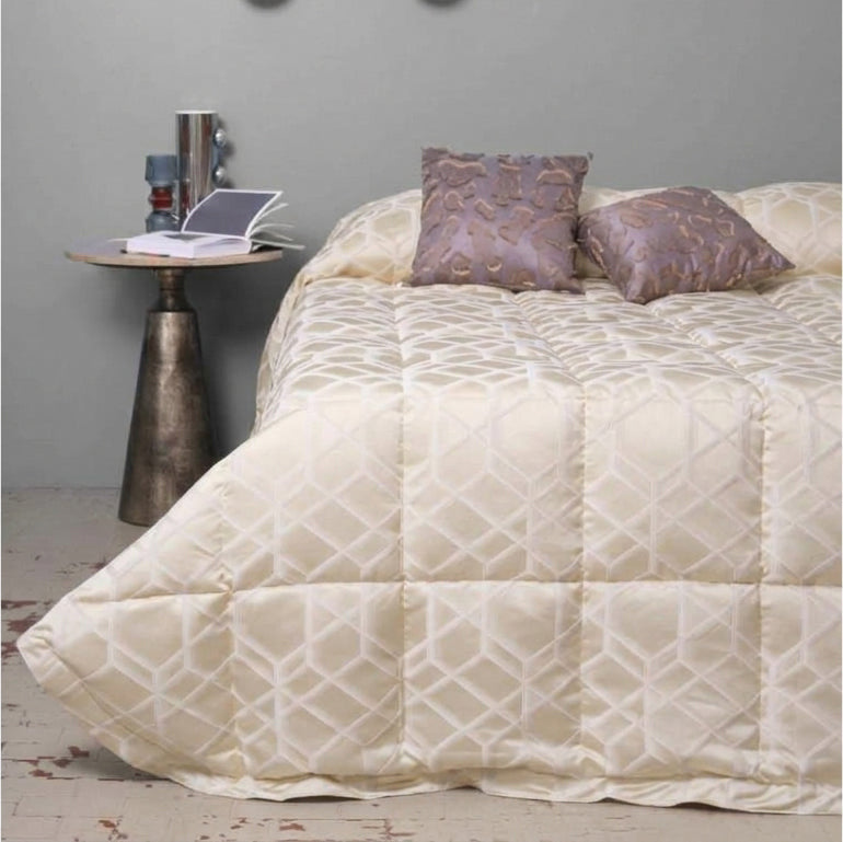 TF23756 Trapunta Minardi - Trapunta  realizzata in Jacquard con lavorazione a rilievo