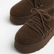 69210-0 - Pantofole da donna marroni con fodera in sherpa e suola con plateau.