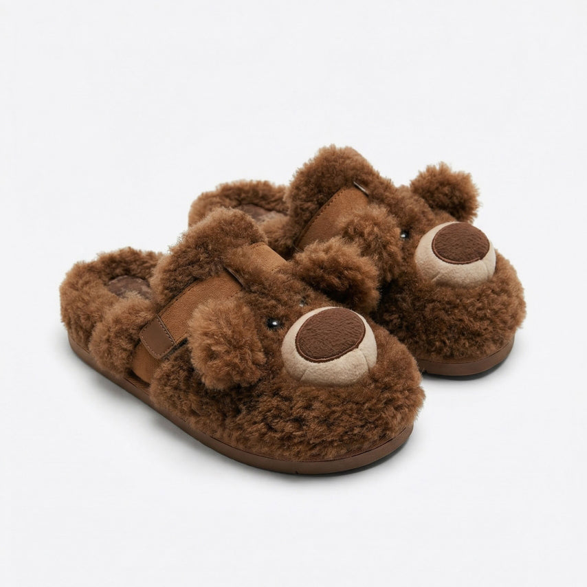 69209-0 - Pantofole da donna marroni con un design sherpa ispirato a un orso.