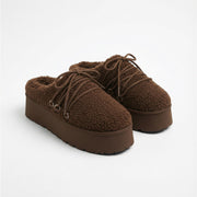 69210-0 - Pantofole da donna marroni con fodera in sherpa e suola con plateau.