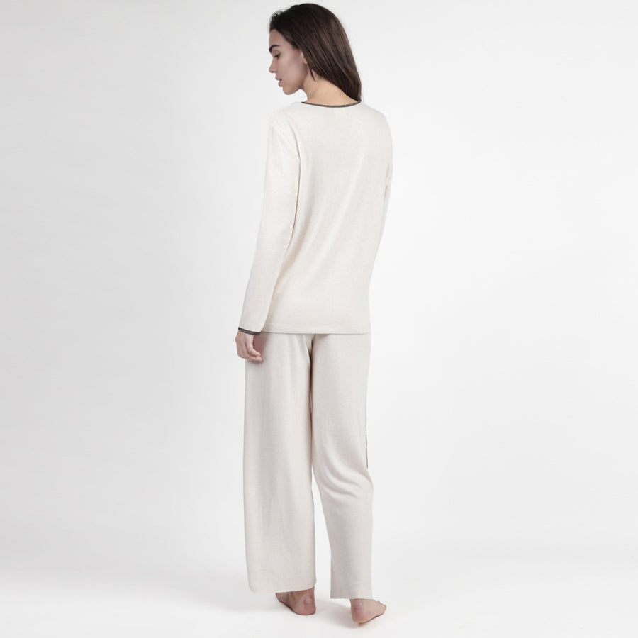 63627-0 - Pigiama elegante da donna a maniche lunghe con scollo a V