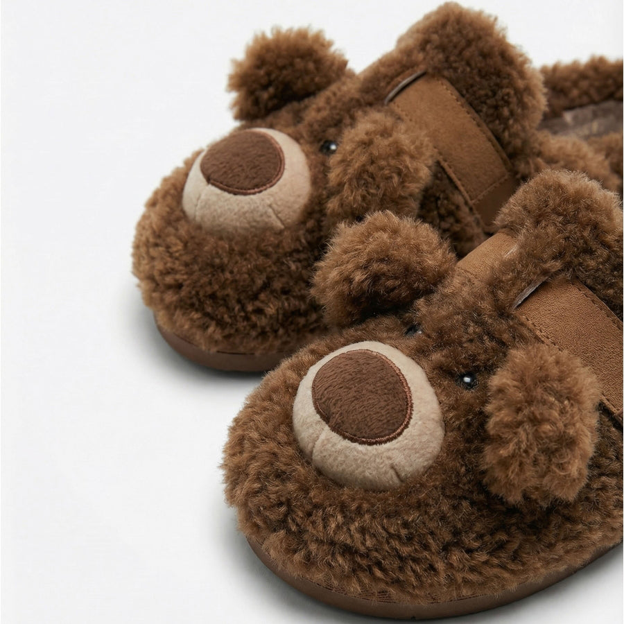 69209-0 - Pantofole da donna marroni con un design sherpa ispirato a un orso.