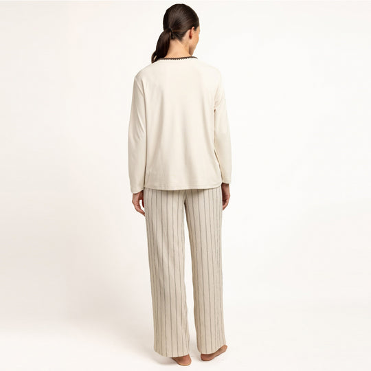64644-0 - Pigiama in morbida maglia di microfibra con maniche lunghe, scollo a V e pantaloni lunghi