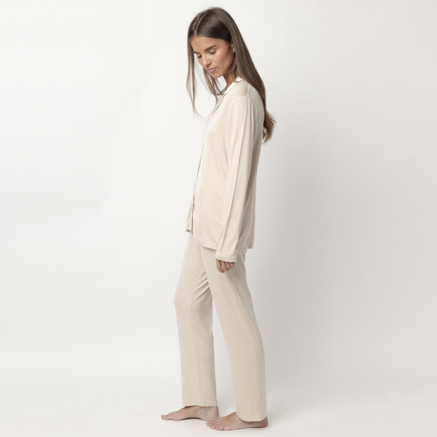 63647-0 - Pigiama in modal con collo in raso aperto avanti