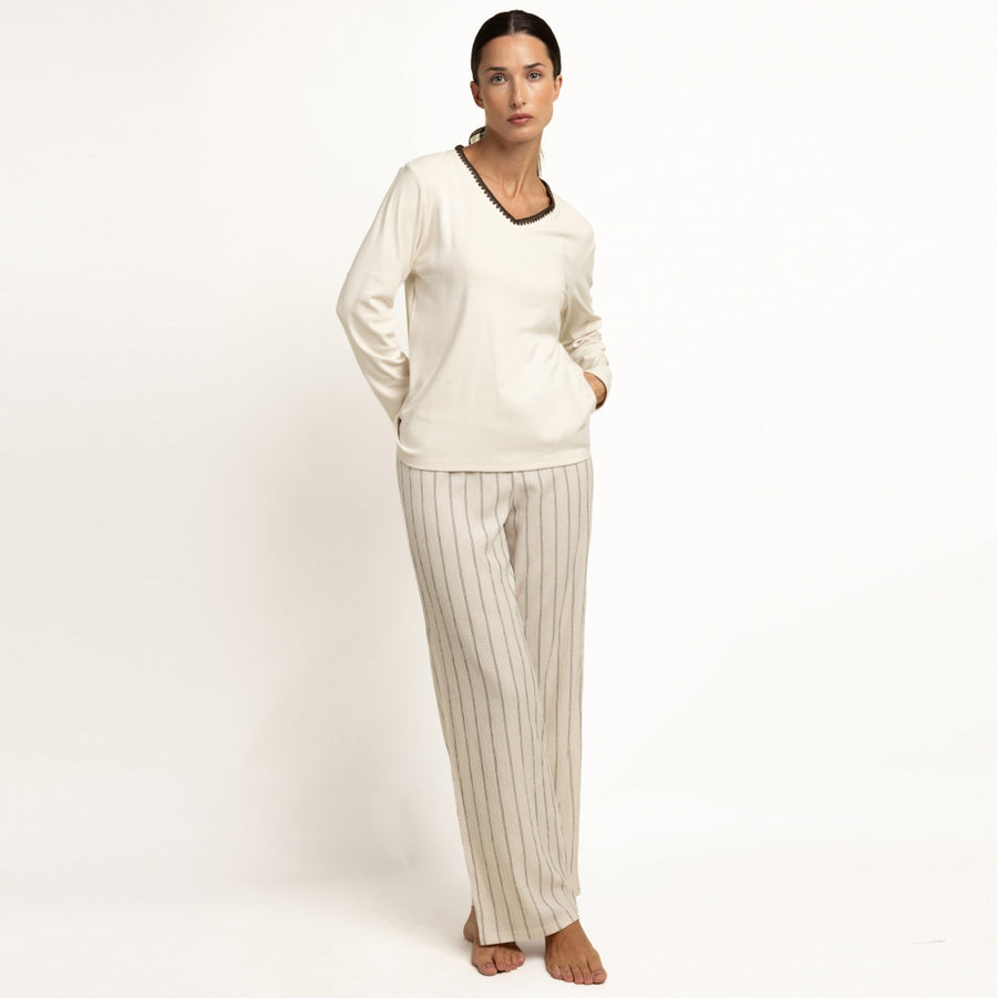 64644-0 - Pigiama in morbida maglia di microfibra con maniche lunghe, scollo a V e pantaloni lunghi
