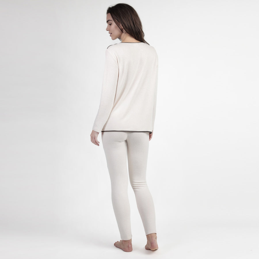 63628-0 - Pigiama elegante a maniche lunghe da donna con inserti in raso