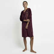 61546-0 - Canotta da donna a maniche lunghe in ciniglia con fiori bianchi e bordeaux