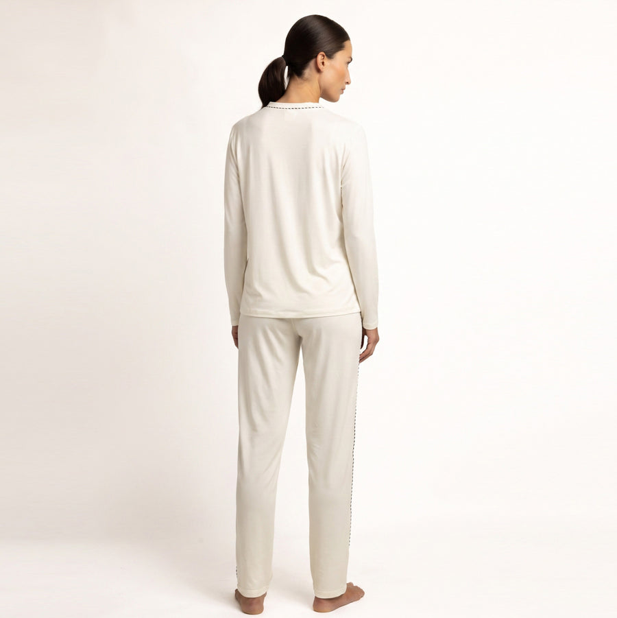 64605-0 - Pigiama in morbida maglia con maniche lunghe e scollo a V