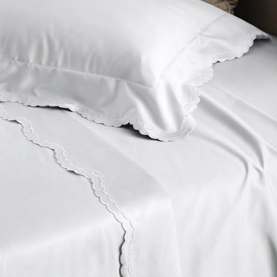 Sofia Completo letto con bordi smerlati realizzato in percalle