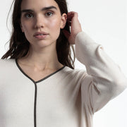 61428-0 - Camicia da notte scollo a V con bordo in raso a contrasto