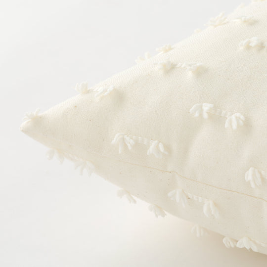 Cora Cuscino Arredo 40x60cm con applicazioni a rilievo