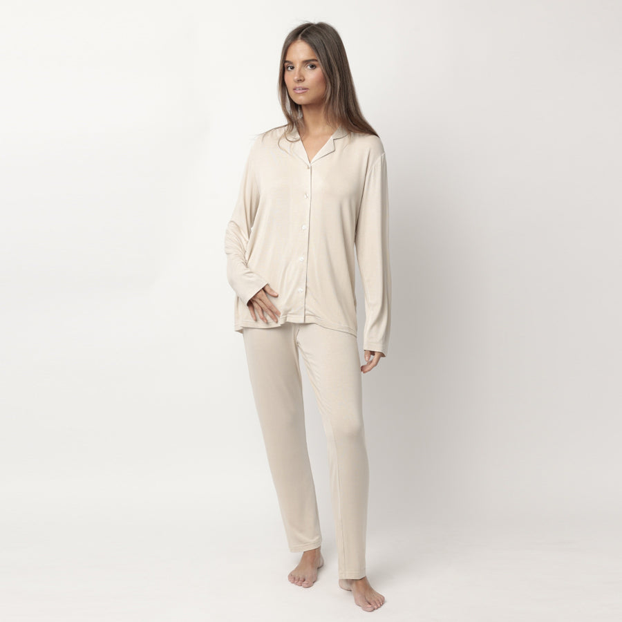 63647-0 - Pigiama in modal con collo in raso aperto avanti