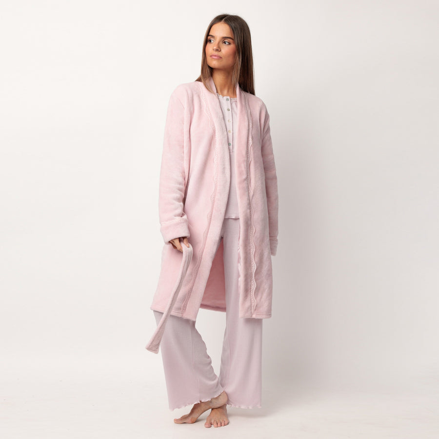 67289-0 - Vestaglia sciallata in coral con dettaglio in macramè sul bordo