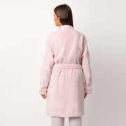 67289-0 - Vestaglia sciallata in coral con dettaglio in macramè sul bordo