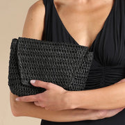 Tr1494 - Pochette con chiusura clip in rafia