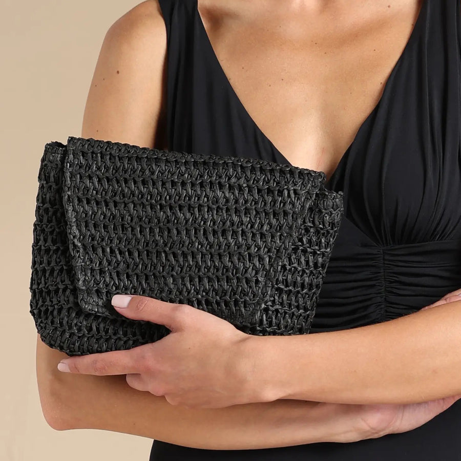 Tr1494 - Pochette con chiusura clip in rafia